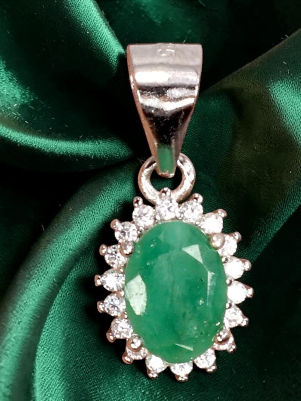 925 Sterling Silver Pendant Oval Emerald 7x5mm Natural